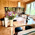 Treeside Woodhouse Chalet *