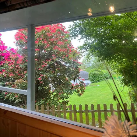 Treeside Woodhouse Chalet *