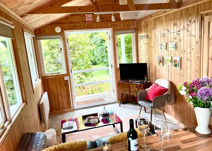 Treeside Woodhouse Chalé *