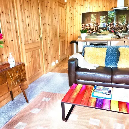 בקתה Treeside Woodhouse הוקסהד