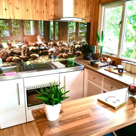 בקתה Treeside Woodhouse *