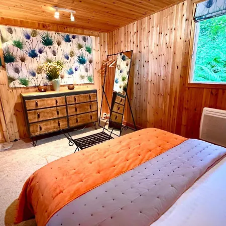 בקתה Treeside Woodhouse *